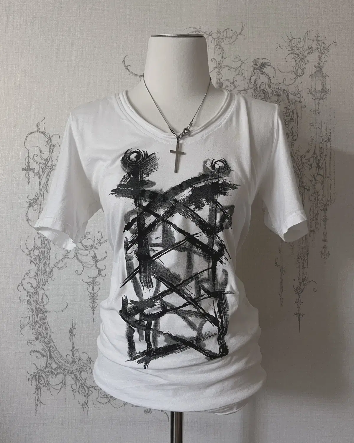 grunge graphic t